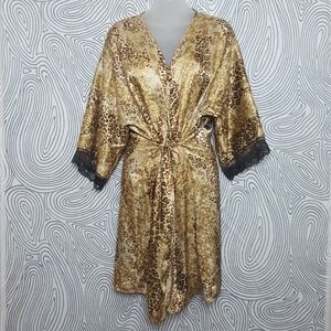 Gillian & O'Malley leopard print silky robe